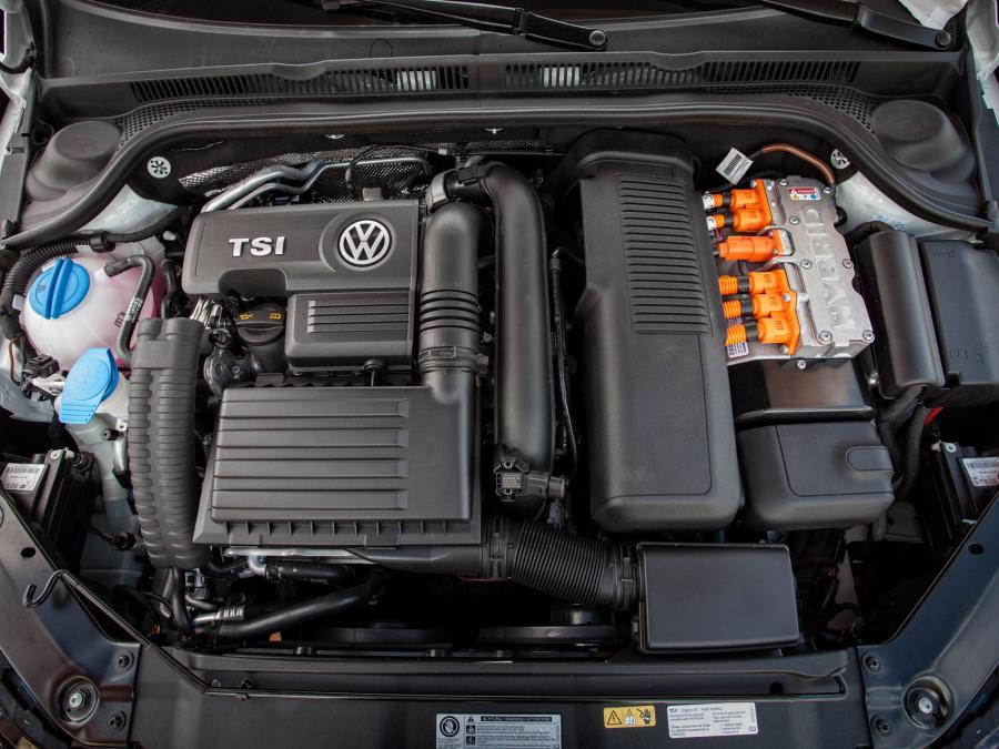  Volkswagen Jetta Hybrid 2012 года  (US) (фото 8 из 24)